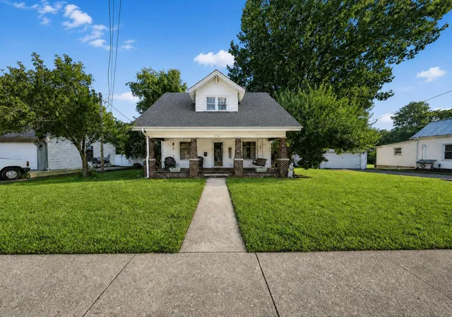 Photo 1 of Single family home for sale at 122 Adams St, Berea, KY 40403 | MLS# 26013431 | Listing updated on 2026-09-19