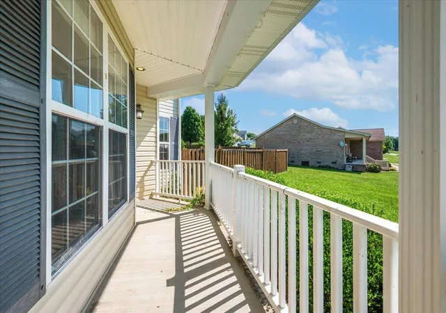 Photo 3 of Single family home for sale at 244 Cedar Point Dr, London, KY 40741 | MLS# 26013425 | Listing updated on 2026-09-14