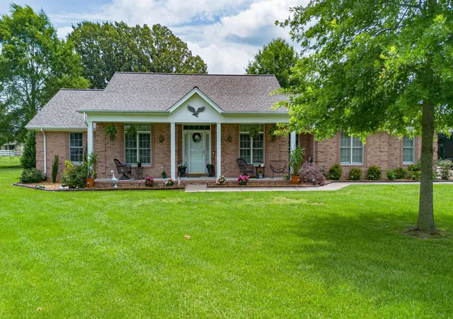 1st image of 211 Larkspur Ln, Paducah, KY 42003 | MLS# 26016676