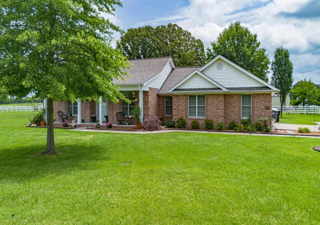 2nd image of 211 Larkspur Ln, Paducah, KY 42003 | MLS# 26016676