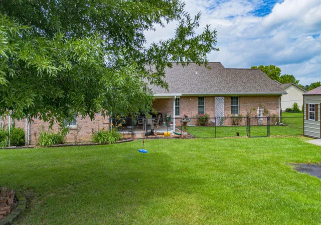 4th image of 211 Larkspur Ln, Paducah, KY 42003 | MLS# 26016676