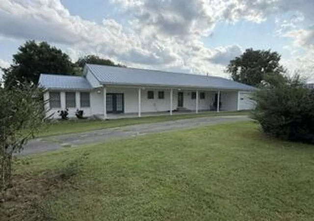 Photo 3 of Sale Pending at 1333 Mount Eden Rd, Russell Springs, KY 42642 | MLS# 26013679 | Listing updated on 2026-08-20