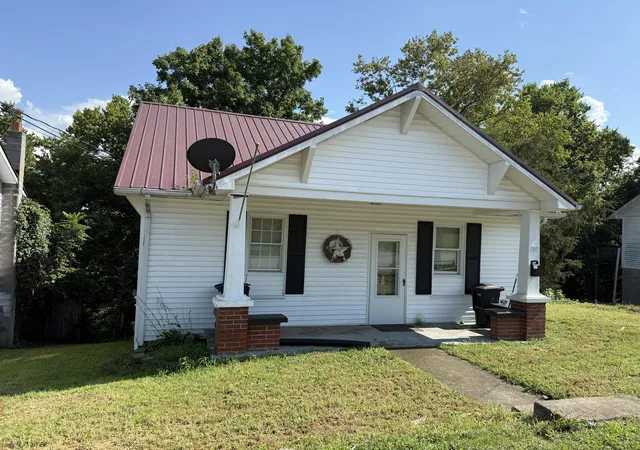 Photo 2 of Single family home for sale at 709 Cline St, Frankfort, KY 40601 | MLS# 26022982 | Listing updated on 2026-09-03