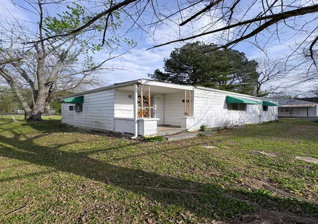 Homes for sale in Murray, KY | 601 Broad St, Murray, KY 42071 | MLS# 26014262