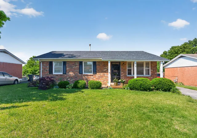Photo 2 of Single family home for sale at 624 Marshall Ln, Lexington, KY 40505 | MLS# 26013561 | Listing updated on 2026-06-12