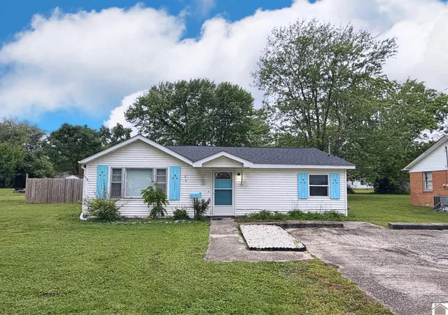 Homes for sale in Murray, KY | 314 Irvan St, Murray, KY 42071 | MLS# 26015687