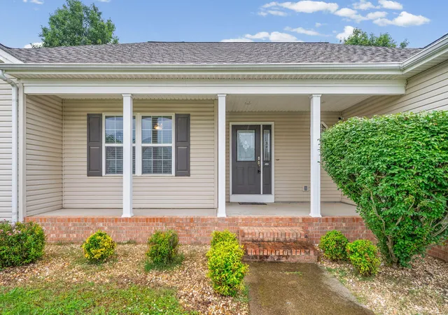Photo 3 of Single family home for sale at 991 Wing Tip Cir, Hopkinsville, KY 42240 | MLS# 26013617 | Listing updated on 2026-09-01