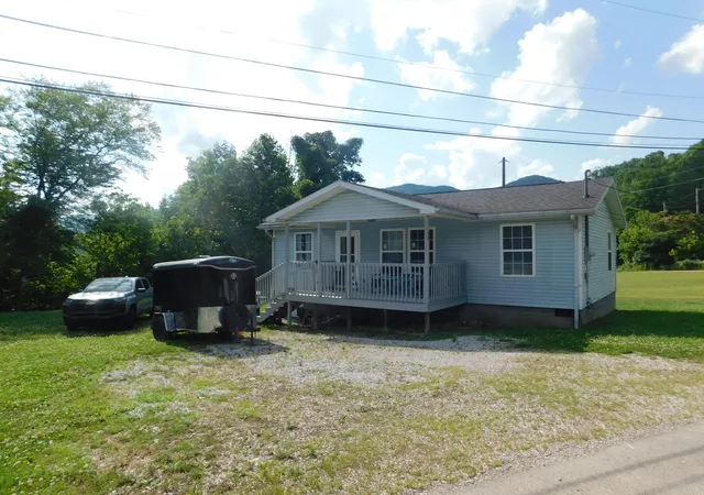 Homes for sale in Coldiron, KY | 92 Coal Bucket Rd, Coldiron, KY 40819 | MLS# 26013544