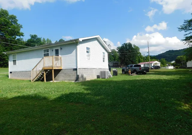 Homes for sale in Coldiron, KY | 92 Coal Bucket Rd, Coldiron, KY 40819 | MLS# 26013544