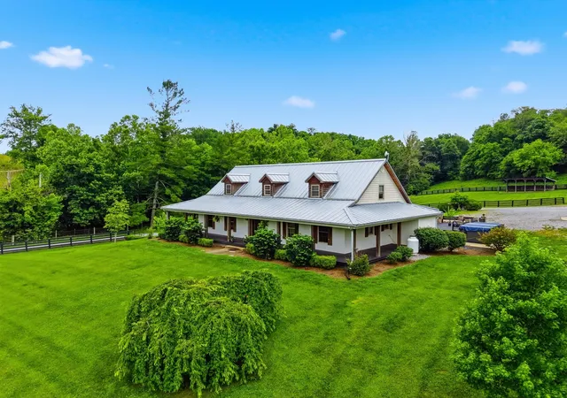 Homes for sale in Gravel Switch, KY | 17412 Forkland Rd, Gravel Switch, KY 40328 | MLS# 26013767