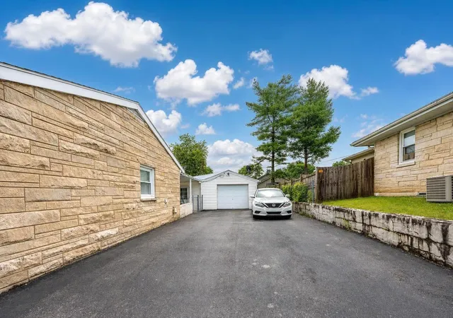 Homes for sale in Paris, KY | 3006 Lynnwood Dr, Paris, KY 40361 | MLS# 26013630