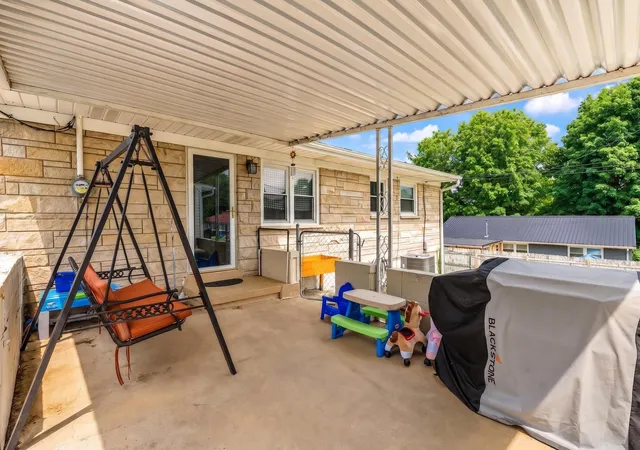 Homes for sale in Paris, KY | 3006 Lynnwood Dr, Paris, KY 40361 | MLS# 26013630