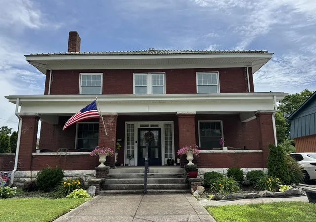 Photo 1 of Single family home for sale at 1806 S Main St, Hopkinsville, KY 42240 | MLS# 26013631 | Listing updated on 2026-06-25