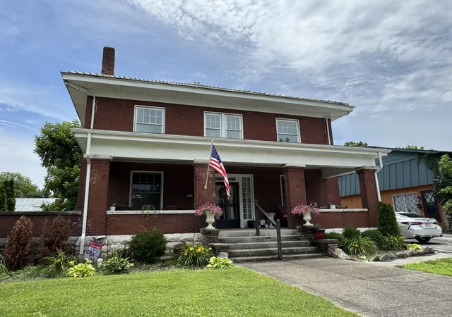 Photo 2 of Single family home for sale at 1806 S Main St, Hopkinsville, KY 42240 | MLS# 26013631 | Listing updated on 2026-06-25