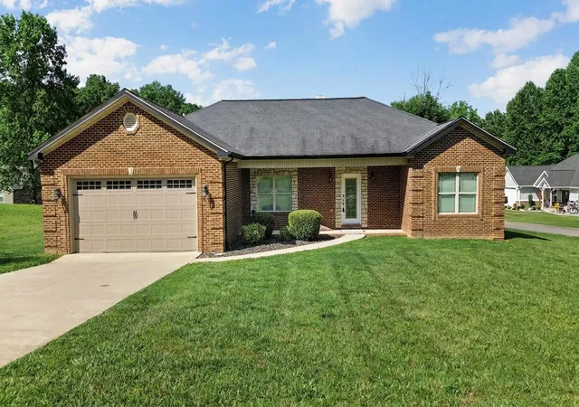 Photo 1 of Sale Pending at 10 E Barrington Dr, Somerset, KY 42503 | MLS# 26013770 | Listing updated on 2026-09-15