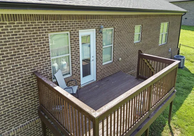 Photo 4 of Sale Pending at 10 E Barrington Dr, Somerset, KY 42503 | MLS# 26013770 | Listing updated on 2026-09-15