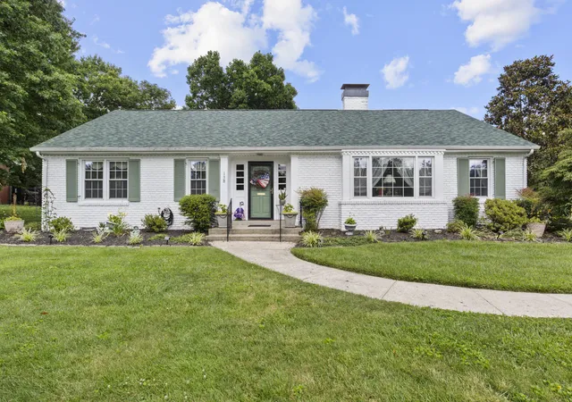Homes for sale in Frankfort, KY | 138 Country Ln, Frankfort, KY 40601 | MLS# 26013664