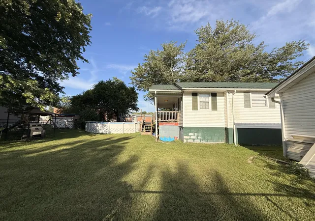 Photo 3 of Single family home for sale at 112 Jackson St, Barbourville, KY 40906 | MLS# 26013658 | Listing updated on 2026-08-01