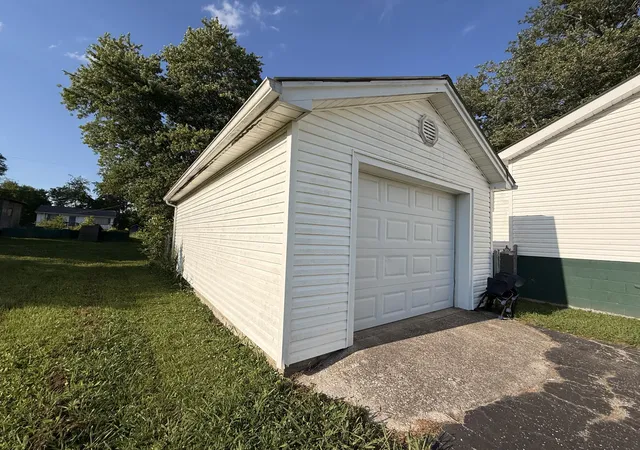 Photo 3 of Single family home for sale at 112 Jackson St, Barbourville, KY 40906 | MLS# 26013658 | Listing updated on 2026-08-01