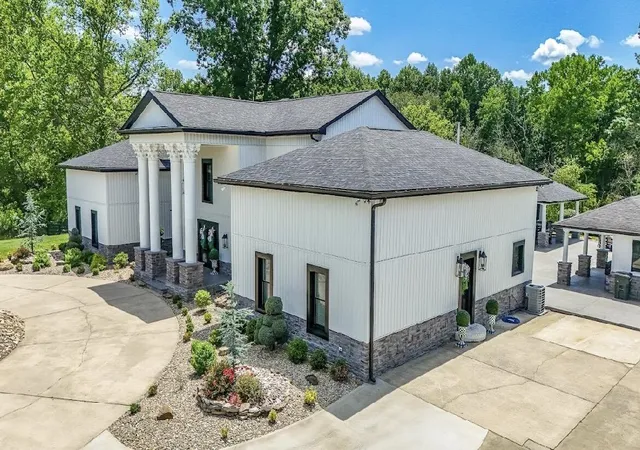 Homes for sale in Flat Lick, KY | 6606 S S Us Hwy 25E, Flat Lick, KY 40935 | MLS# 26013707
