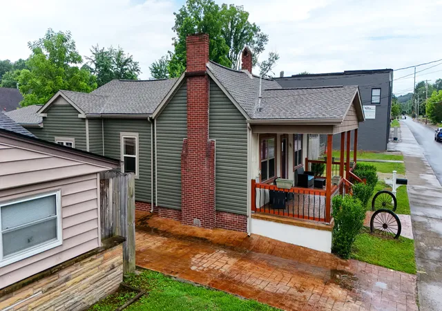 Homes for sale in Corbin, KY | 401 W 4Th St, Corbin, KY 40701 | MLS# 26013711