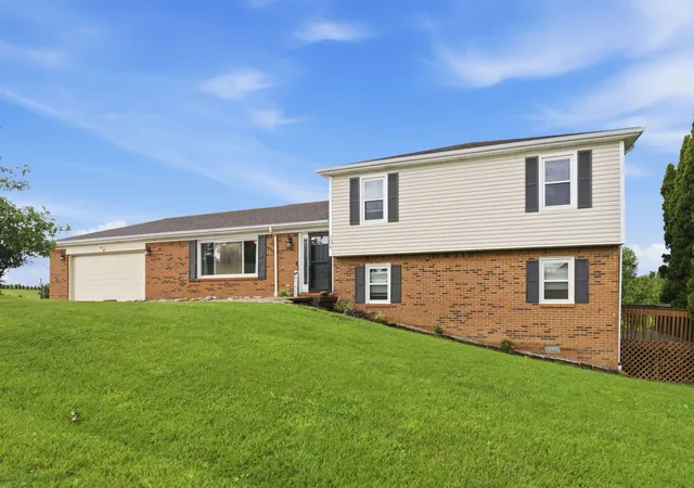 Homes for sale in Richmond, KY | 104 Deer Creek Dr, Richmond, KY 40475 | MLS# 26014393