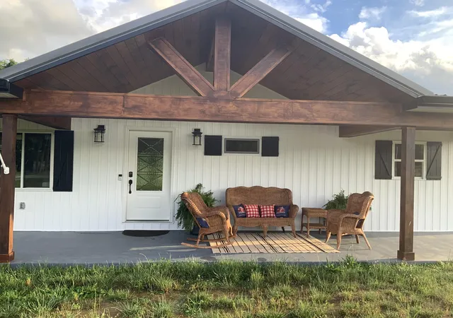 Photo 2 of Single family home for sale at 1183 Alexander Rd, Somerset, KY 42503 | MLS# 26013746 | Listing updated on 2026-09-30