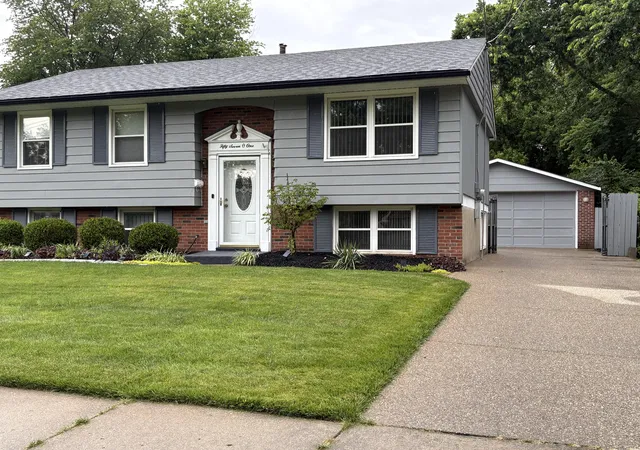 3rd image of 5701 Revere Dr, Louisville, KY 40218 | MLS# 26013762