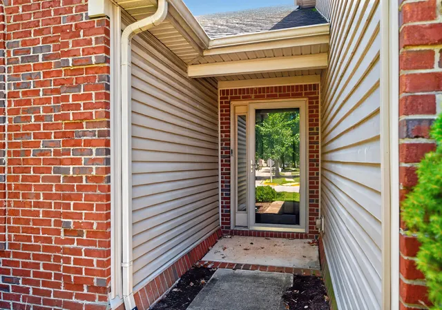 Photo 2 of Single family home for sale at 493 Madison Point Dr, Lexington, KY 40515 | MLS# 26014729 | Listing updated on 2026-08-02