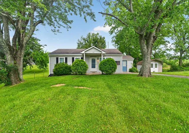 Homes for sale in Lancaster, KY | 1127 Pine Crest Rd, Lancaster, KY 40444 | MLS# 26013789