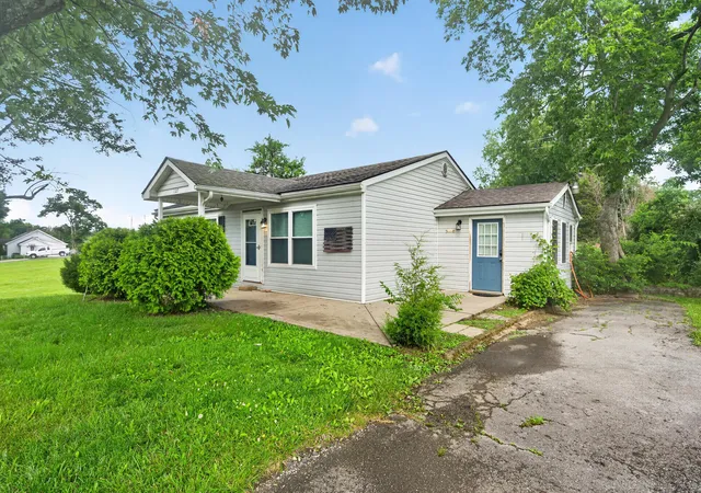 Homes for sale in Lancaster, KY | 1127 Pine Crest Rd, Lancaster, KY 40444 | MLS# 26013789