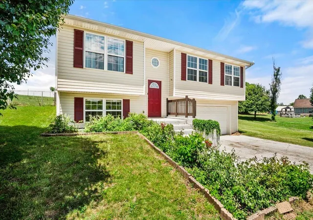 Homes for sale in Lily, KY | 115 Cam Court Dr, Lily, KY 40740 | MLS# 26014190