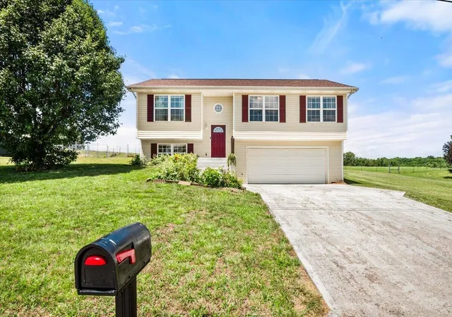 Homes for sale in Lily, KY | 115 Cam Court Dr, Lily, KY 40740 | MLS# 26014190