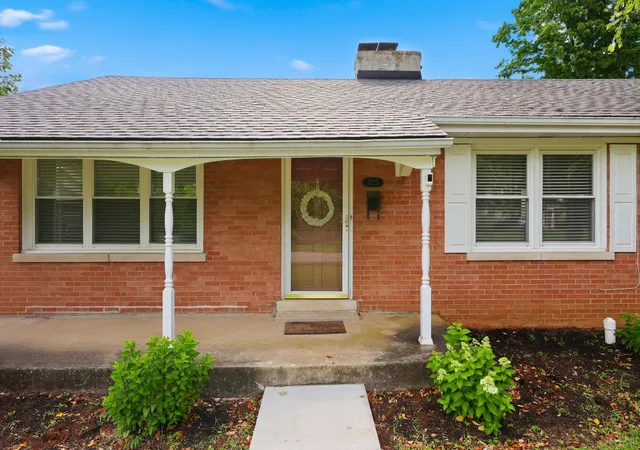 Homes for sale in Lexington, KY | 1525 Port Royal Dr, Lexington, KY 40504 | MLS# 26014085