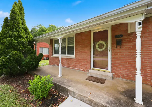 Homes for sale in Lexington, KY | 1525 Port Royal Dr, Lexington, KY 40504 | MLS# 26014085