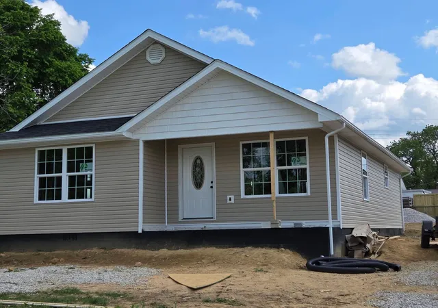 Homes for sale in Irvine, KY | 50 Riverview Rd, Irvine, KY 40336 | MLS# 26013774