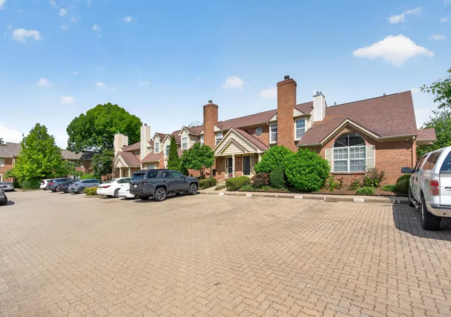 3rd image of 541 W Short St #15, Lexington, KY 40507 | MLS# 26013844