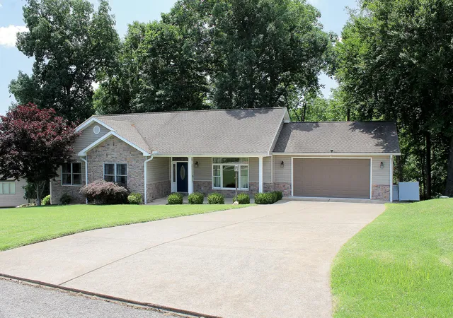 Homes for sale in Cadiz, KY | 267 Sun Hill Cir, Cadiz, KY 42211 | MLS# 26014547