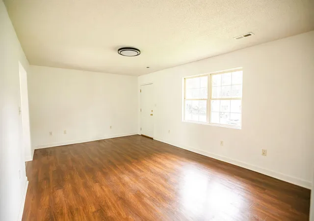 Photo 3 of Sale Pending at 5339 Beechwood Dr, Somerset, KY 42501 | MLS# 26020052 | Listing updated on 2026-08-12
