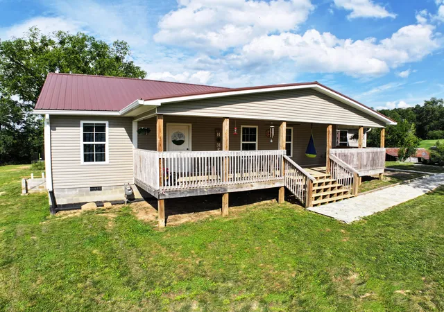 Homes for sale in Irvine, KY | 1410 Winston Rd, Irvine, KY 40336 | MLS# 26013843