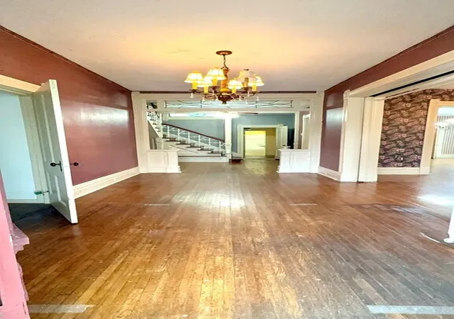 Photo 2 of Single family home for sale at 1814 S Main St, Hopkinsville, KY 42240 | MLS# 26013847 | Listing updated on 2026-06-17