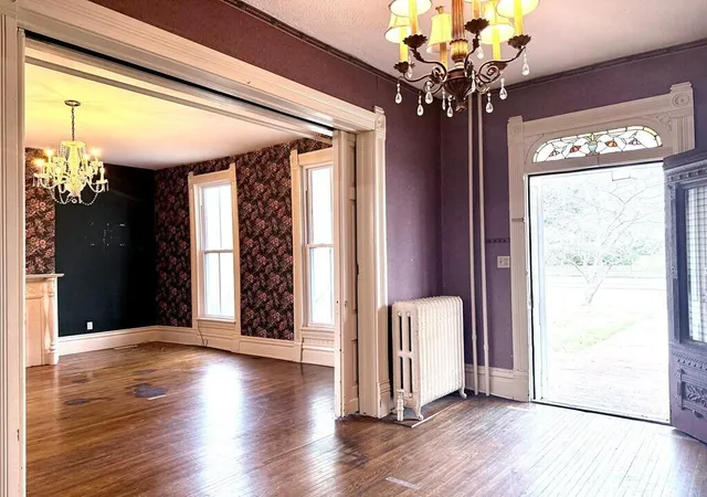 Photo 3 of Single family home for sale at 1814 S Main St, Hopkinsville, KY 42240 | MLS# 26013847 | Listing updated on 2026-06-17