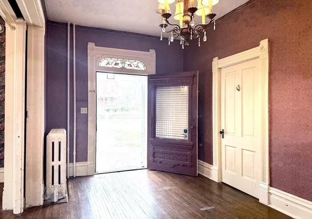 Photo 3 of Single family home for sale at 1814 S Main St, Hopkinsville, KY 42240 | MLS# 26013847 | Listing updated on 2026-06-17