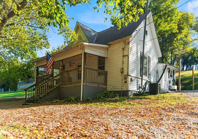 Photo 3 of Single family home for sale at 106 Walker Ln, Somerset, KY 42501 | MLS# 26013888 | Listing updated on 2026-06-28