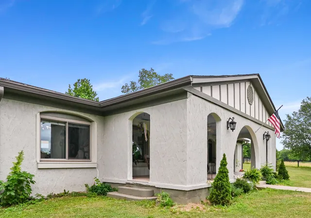 2nd image of 1205 Crenshaw Ln, Nicholasville, KY 40356 | MLS# 26014040