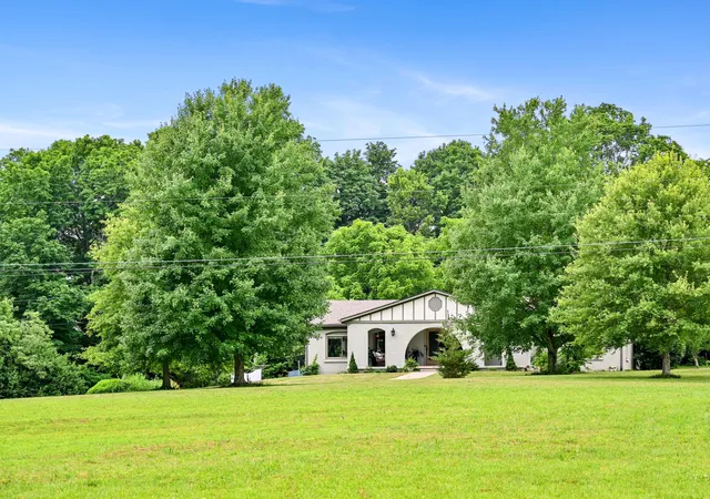 3rd image of 1205 Crenshaw Ln, Nicholasville, KY 40356 | MLS# 26014040