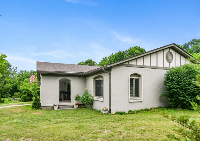 4th image of 1205 Crenshaw Ln, Nicholasville, KY 40356 | MLS# 26014040