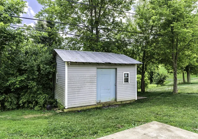 Homes for sale in Winchester, KY | 5977 Mount Sterling Rd, Winchester, KY 40391 | MLS# 26016440