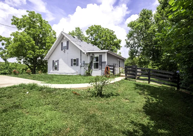 Homes for sale in Winchester, KY | 5977 Mount Sterling Rd, Winchester, KY 40391 | MLS# 26016440