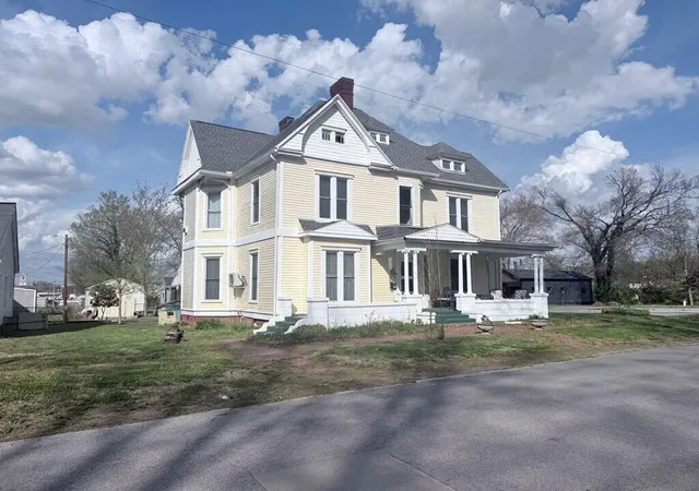 Homes for sale in Hopkinsville, KY | 314 E 16th St, Hopkinsville, KY 42240 | MLS# 26013901
